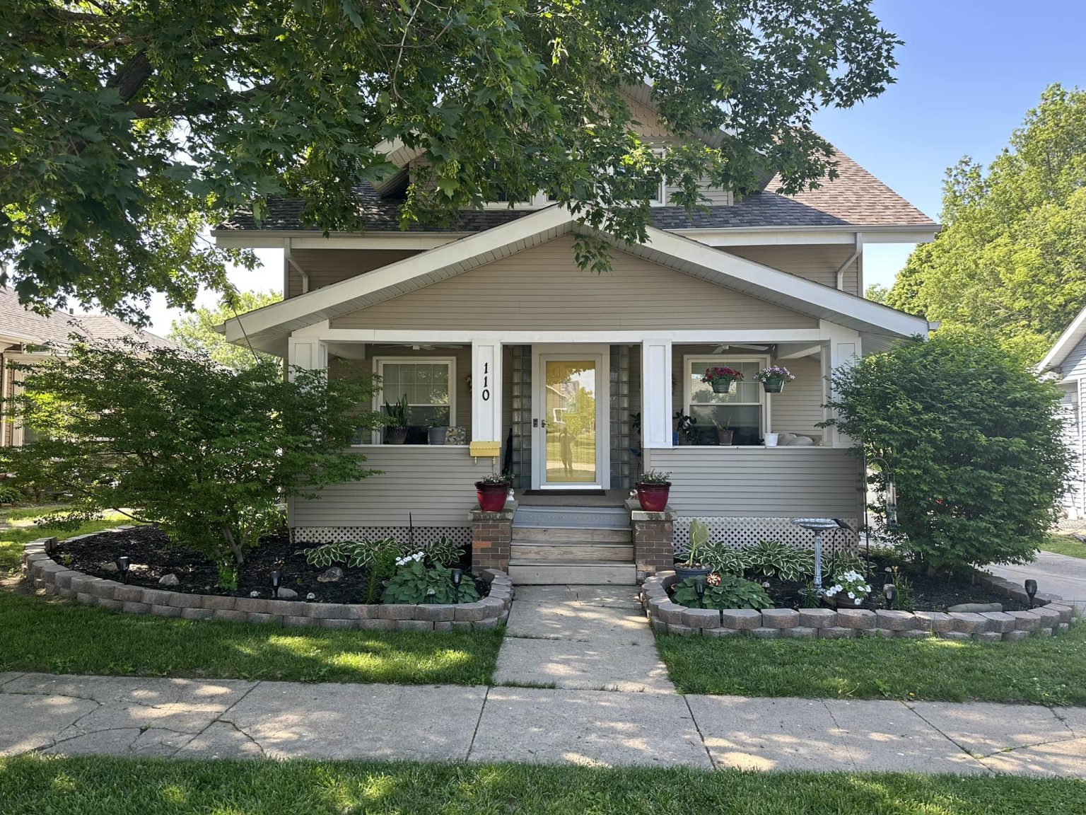 26 Best Foundation Plants For The Front Of Your House