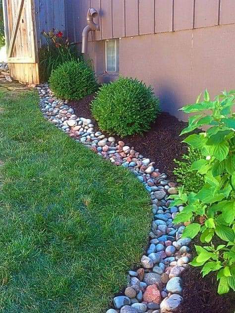 18 Cheap Lawn Edging Ideas