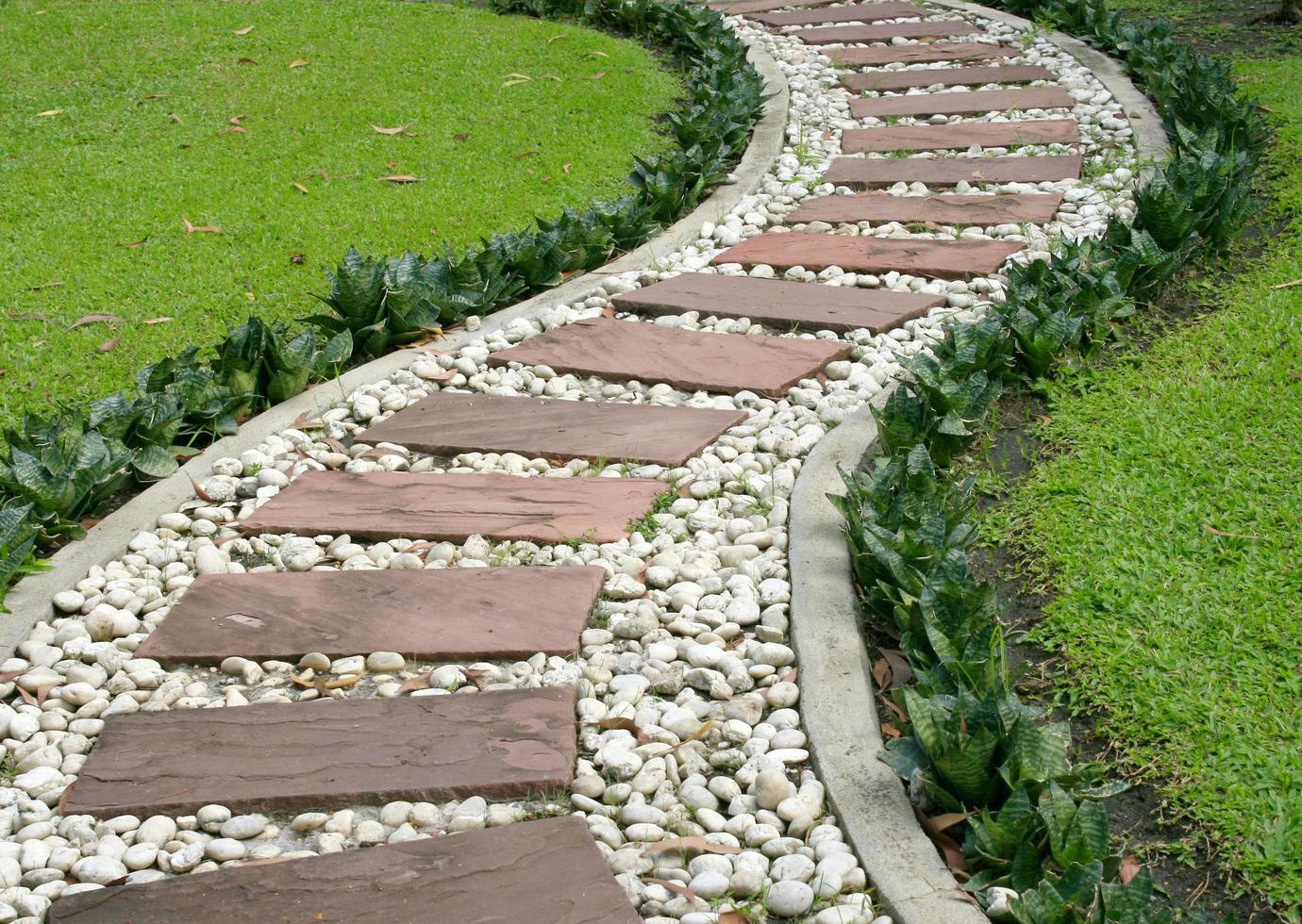 25 Simple Walkway Ideas On A Budget