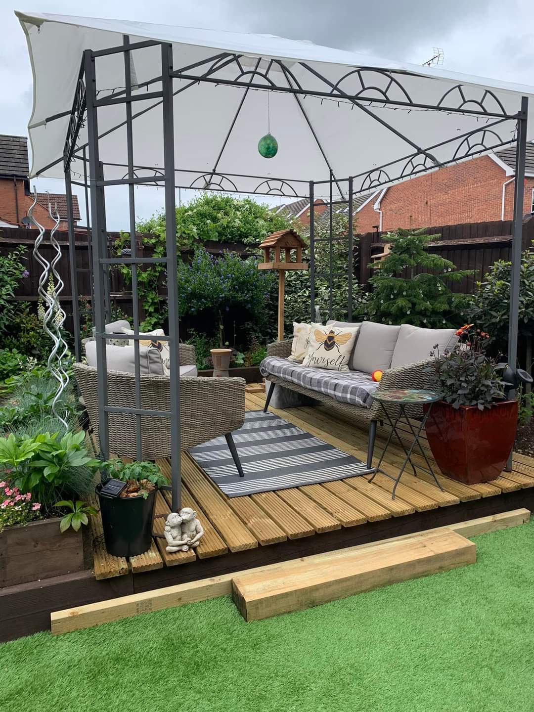 Low maintenance small corner landscaping ideas