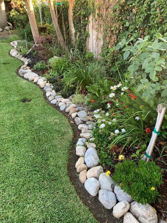Low maintenance fence edging ideas