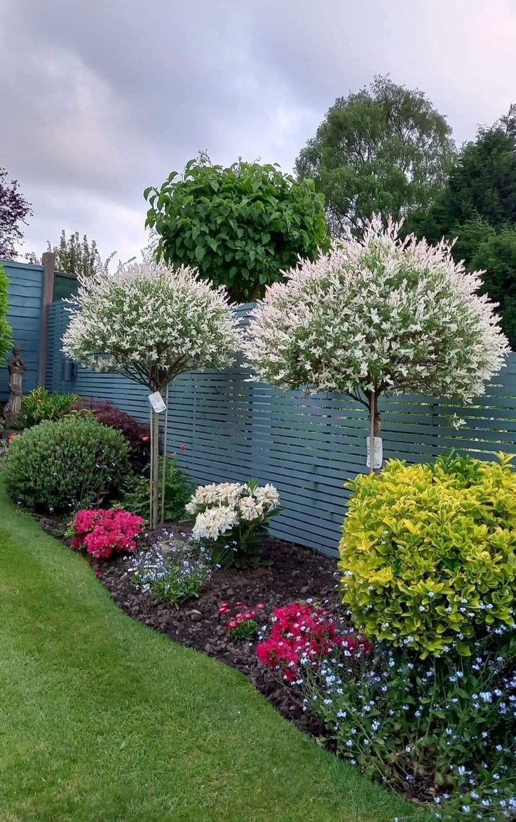 Simple Fence Line Landscaping Ideas