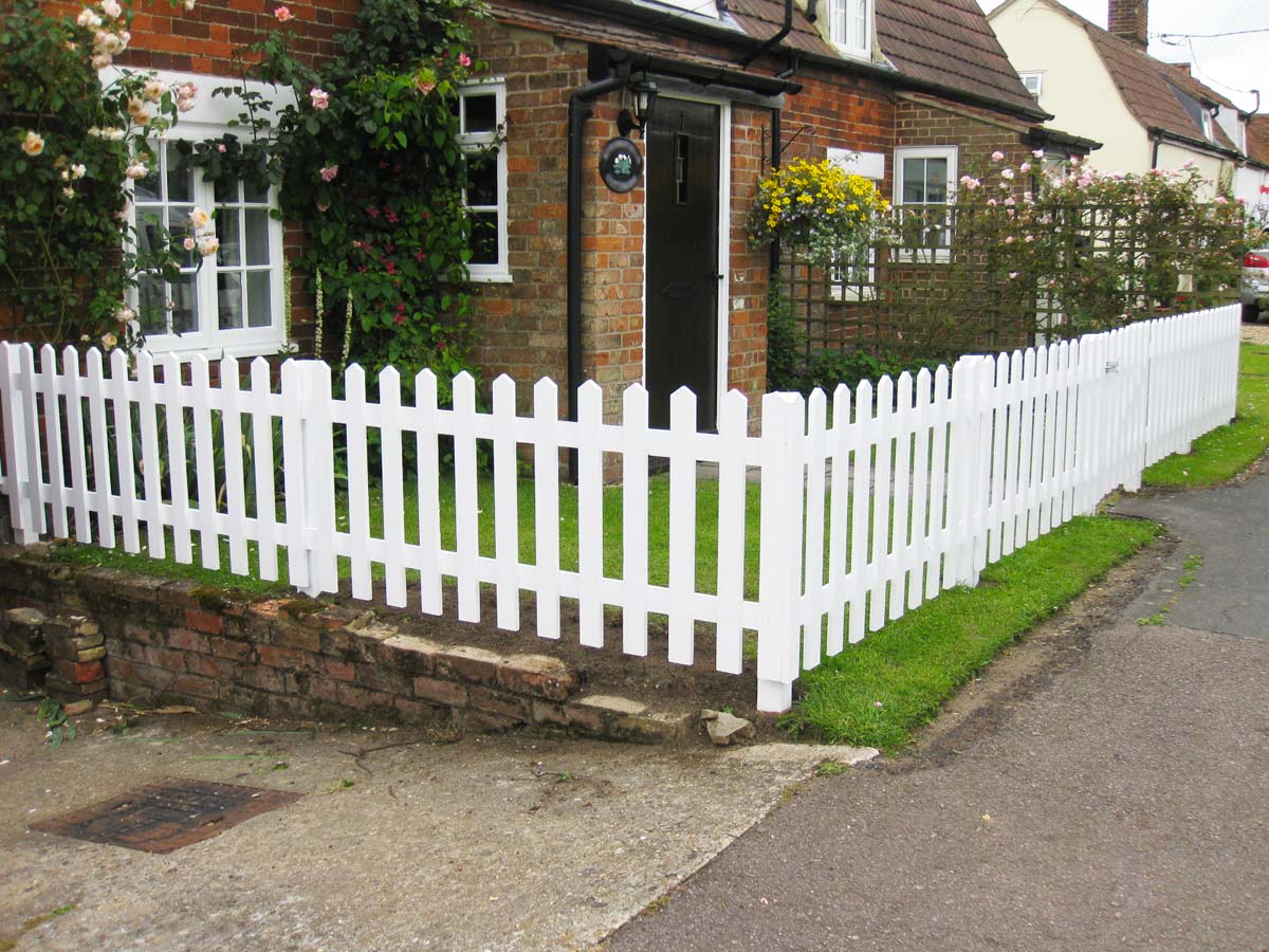 Small fence ideas for front yard