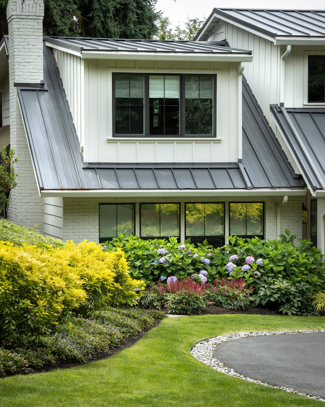 How to Layer Plants for Landscaping