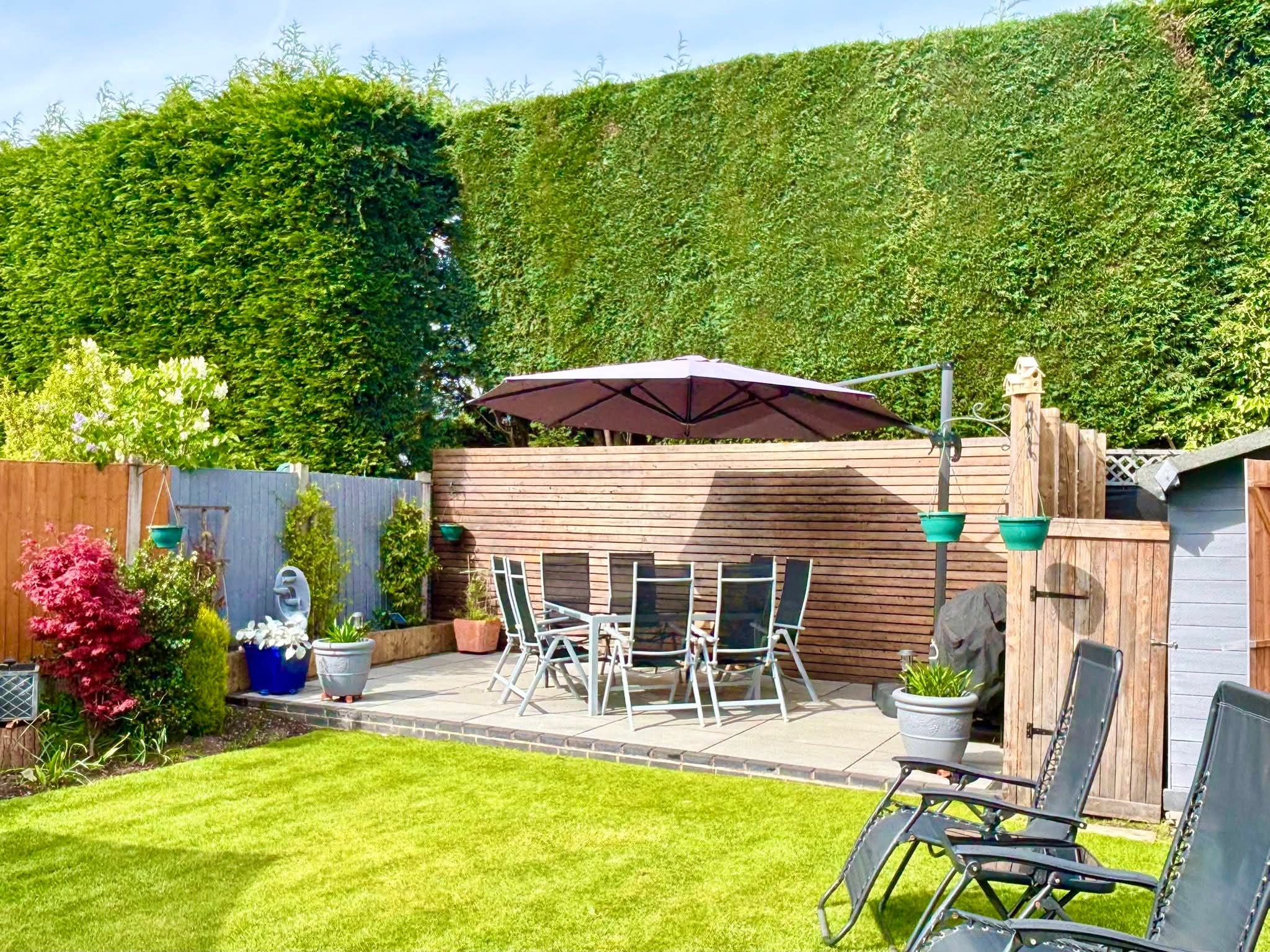 Ideas cheap ways to block neighbors view